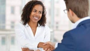 Comment parler de son précédent employeur en entretien d'embauche - conseils pour réussir sa candidature