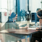 Découvrez les codes méconnus des entretiens avec chasseurs de têtes. Stratégies exclusives d'ex-recruteur pour séduire les cabinets premium